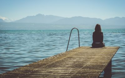 Soledad no deseada: por qué puedes sentirte solo/a incluso estando rodeado de gente